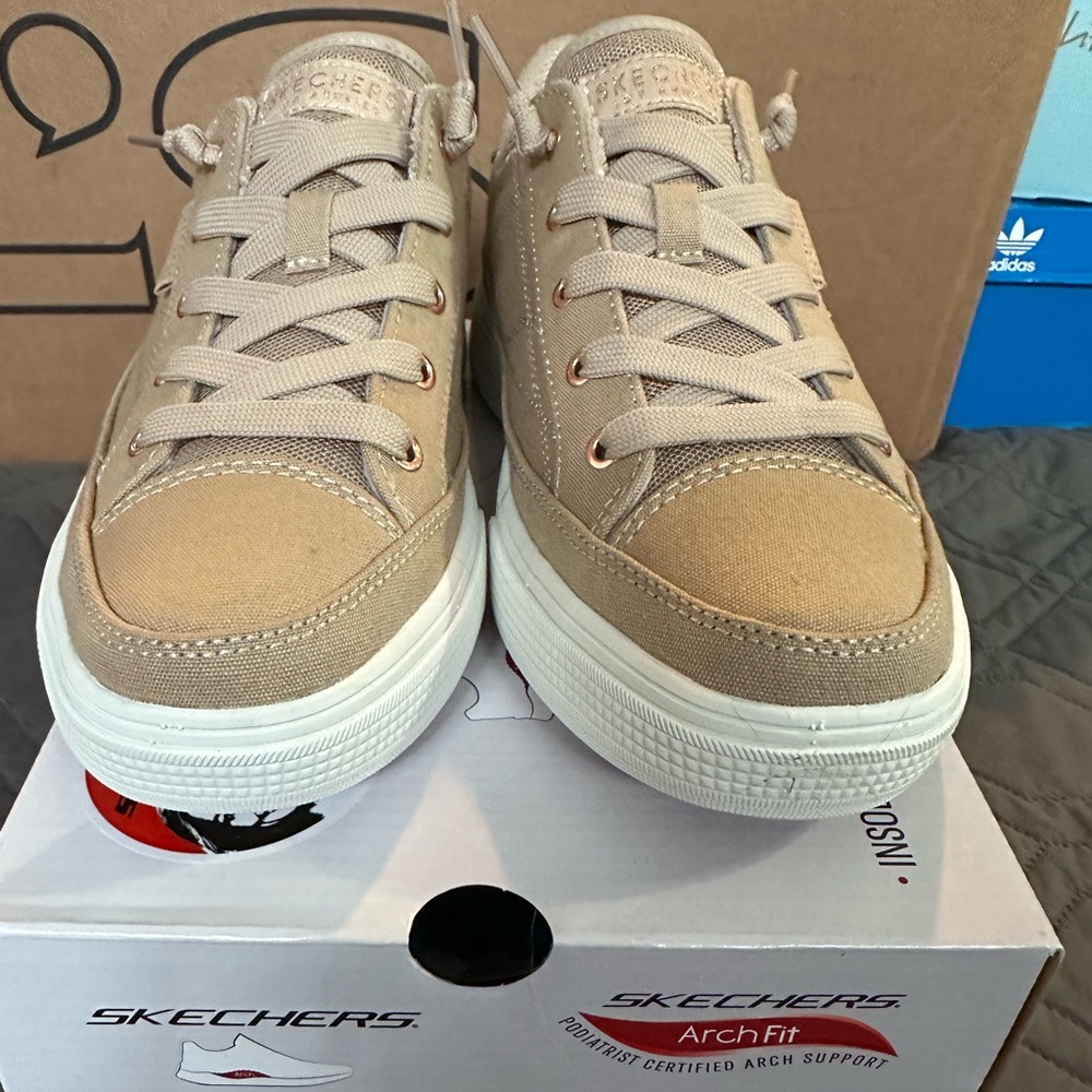 Skechers Arch Fit Women’s Beige Sneakers